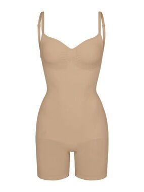 New SKIMS Seamless Sculpt Mid Thigh Bodysuit SIZE SMALL Butt Enhancing Clay NWOT